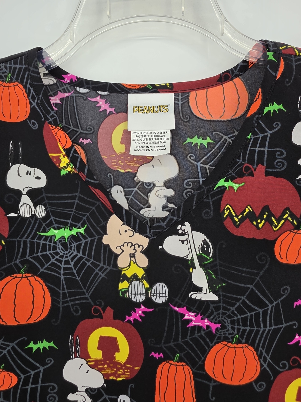 NWT Peanuts Halloween Snoopy Charlie Brown Scrub Medical Top V Neck S Pockets - Picture 9 of 10
